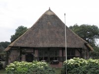 afbeelding van Gedeelte nieuw rieten dak Meppen