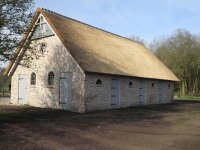 afbeelding van Rieten dak met vorsten nokafwerking Den Velde

Omschrijving werkzaamheden:
Op de nieuwe schuur bij een woonboerderij in Den Velde, nabij Hardenberg (provincie Overijssel) is het nieuwe rieten dak afgewerkt met nokvorsten. 

Locatie: Den Velde
Provincie: Overijssel
Gemeente: Hardenberg